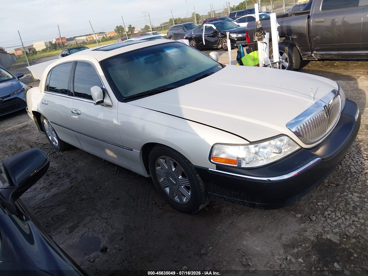 2004 LINCOLN TOWN CAR ULTIMATE