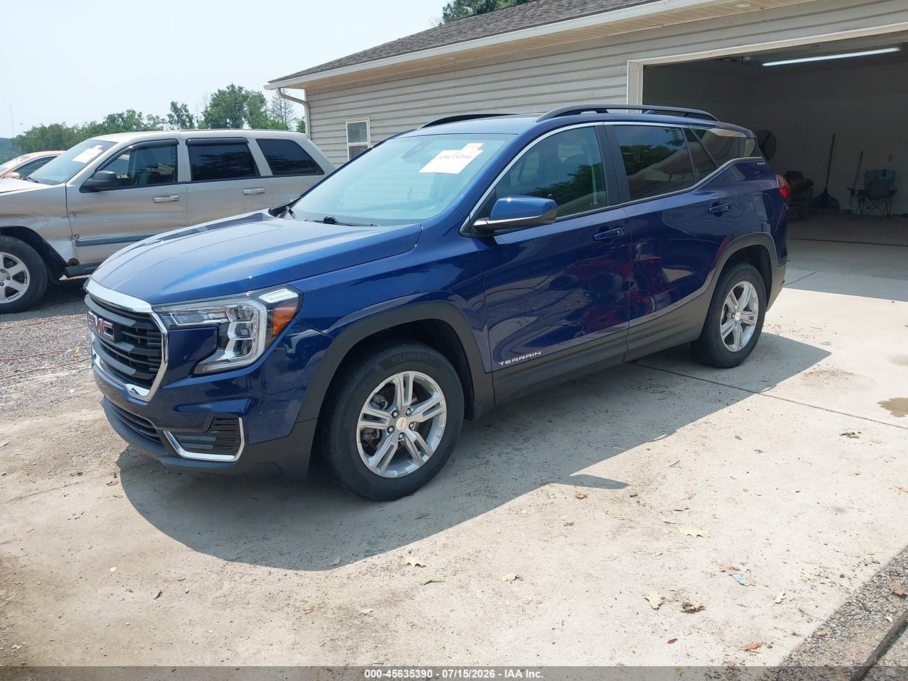 2023 GMC TERRAIN AWD SLE · 2/11