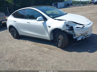 7SAYGAEE1RF****** · 2024 TESLA MODEL Y LONG RANGE DUAL MOTOR ALL-WHEEL DRIVE