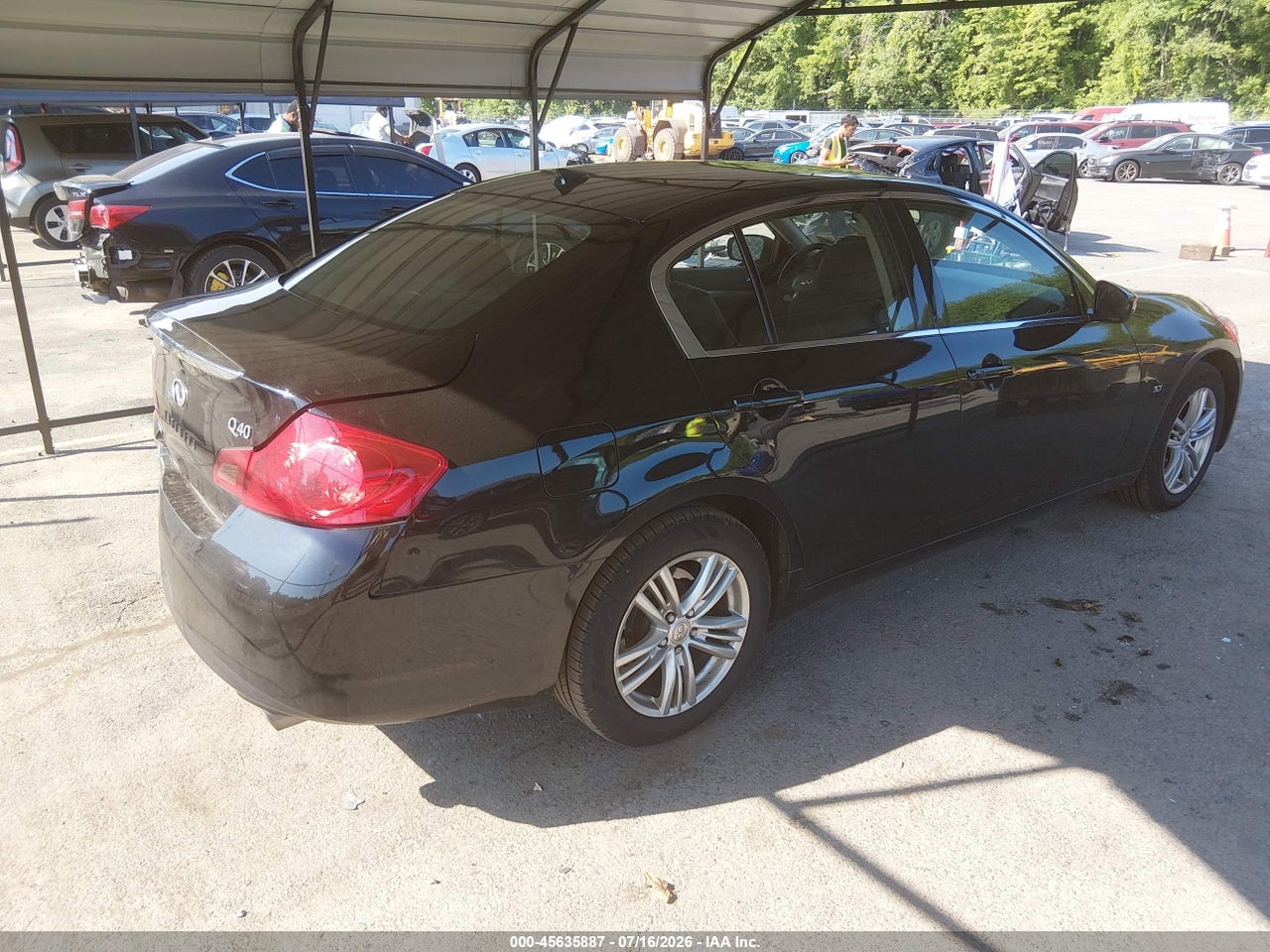 2015 INFINITI Q40 · 4/11