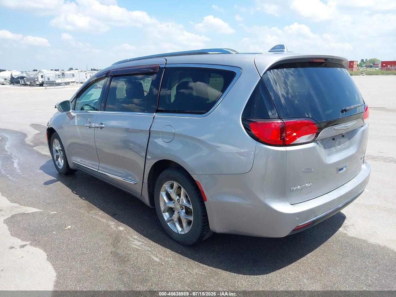 2017 CHRYSLER PACIFICA LIMITED · 3/11
