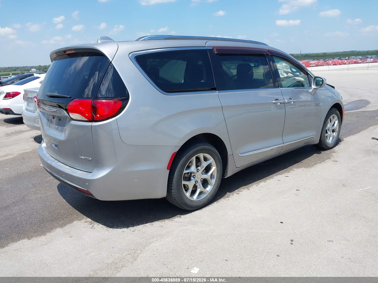 2017 CHRYSLER PACIFICA LIMITED · 4/11