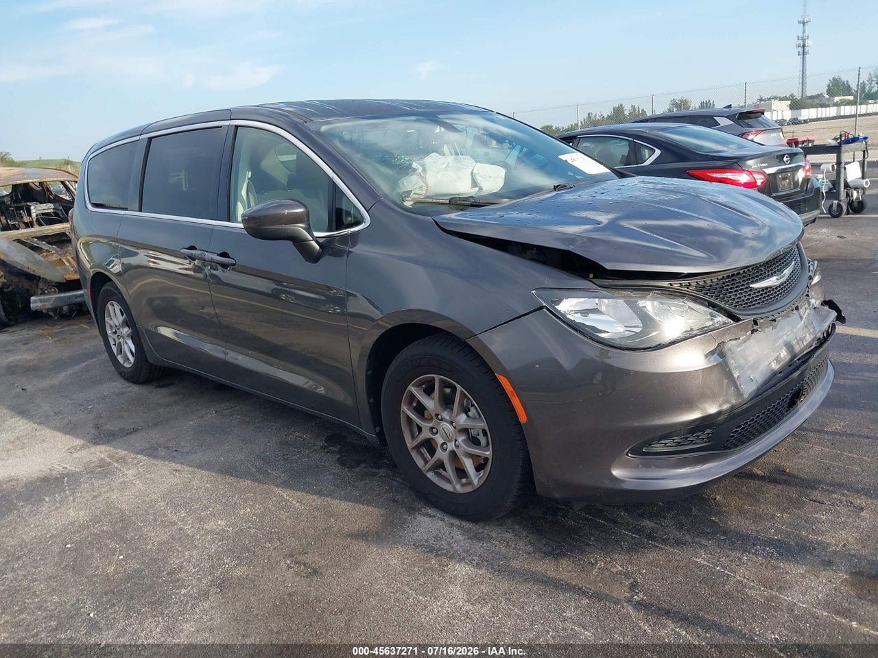 2C4RC1CG8NR****** · 2022 CHRYSLER VOYAGER LX
