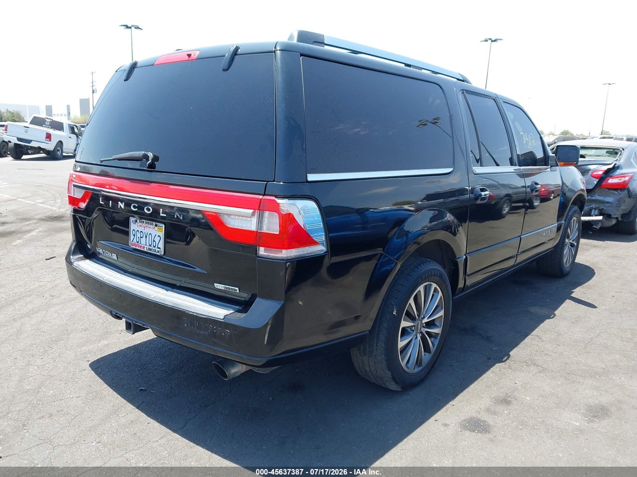 2016 LINCOLN NAVIGATOR L SELECT · 4/10