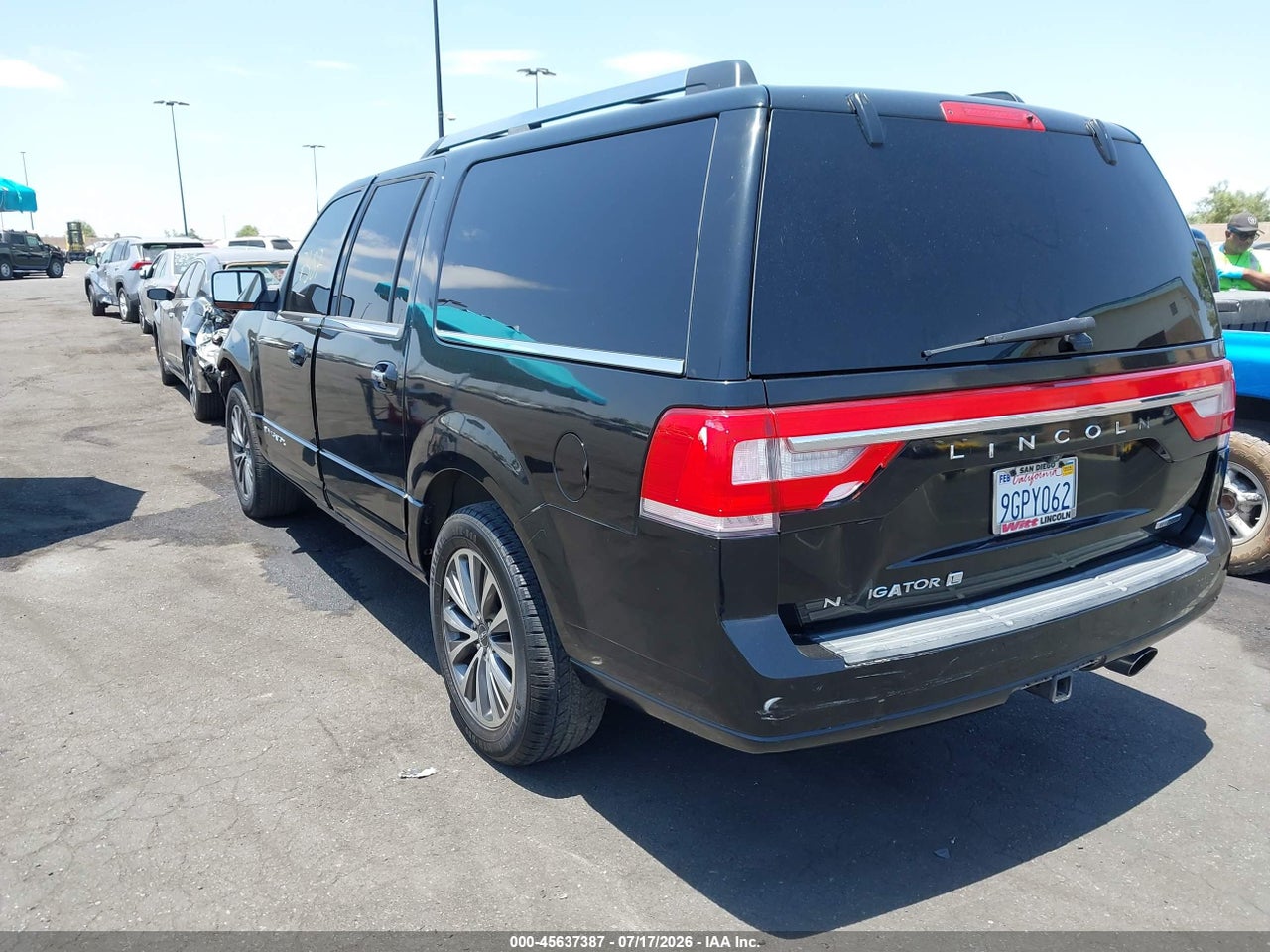 2016 LINCOLN NAVIGATOR L SELECT · 3/10