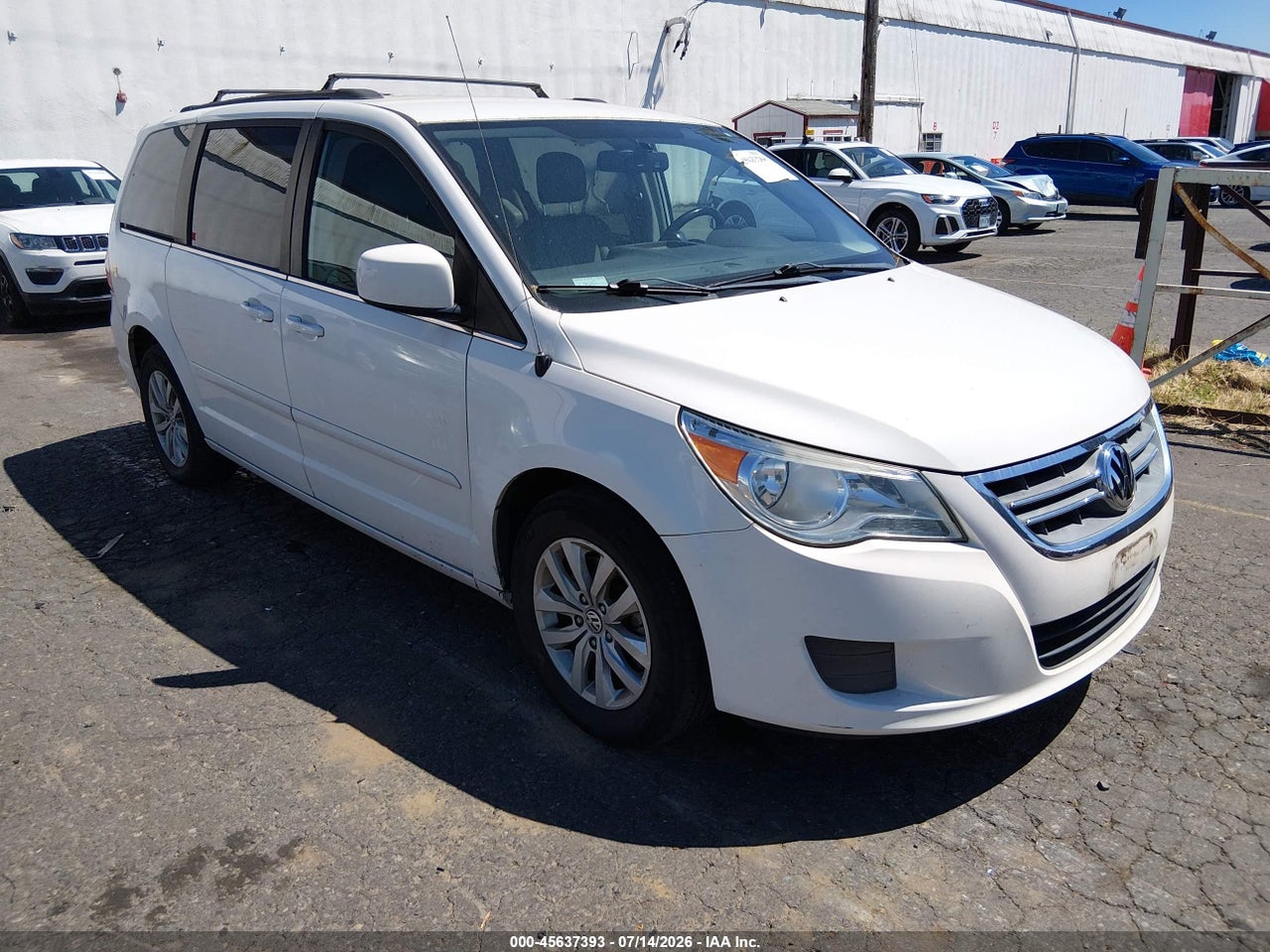 2C4RVABG4CR****** · 2012 VOLKSWAGEN ROUTAN SE
