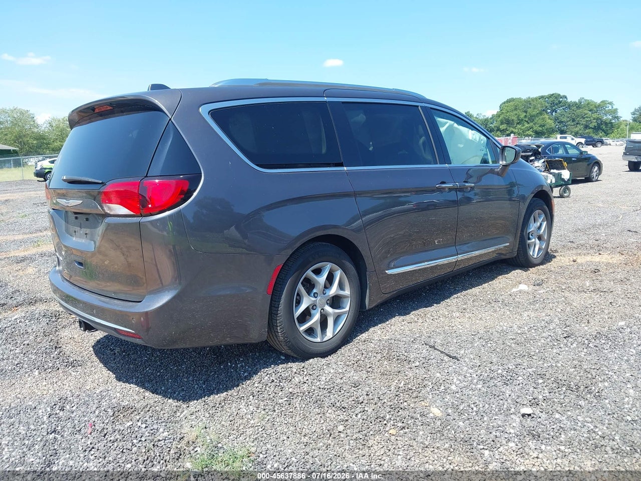 2018 CHRYSLER PACIFICA TOURING L PLUS · 4/11