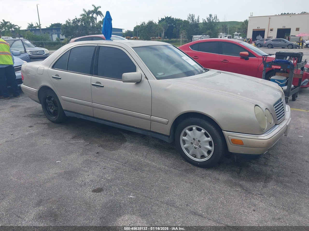 WDBJF65H9XA****** · 1999 MERCEDES-BENZ E 320