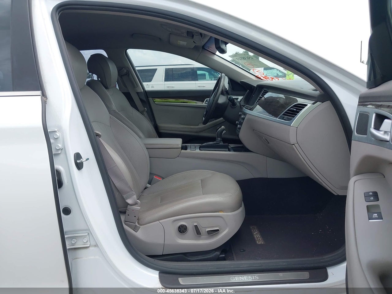 2015 HYUNDAI GENESIS 3.8 · 5/11