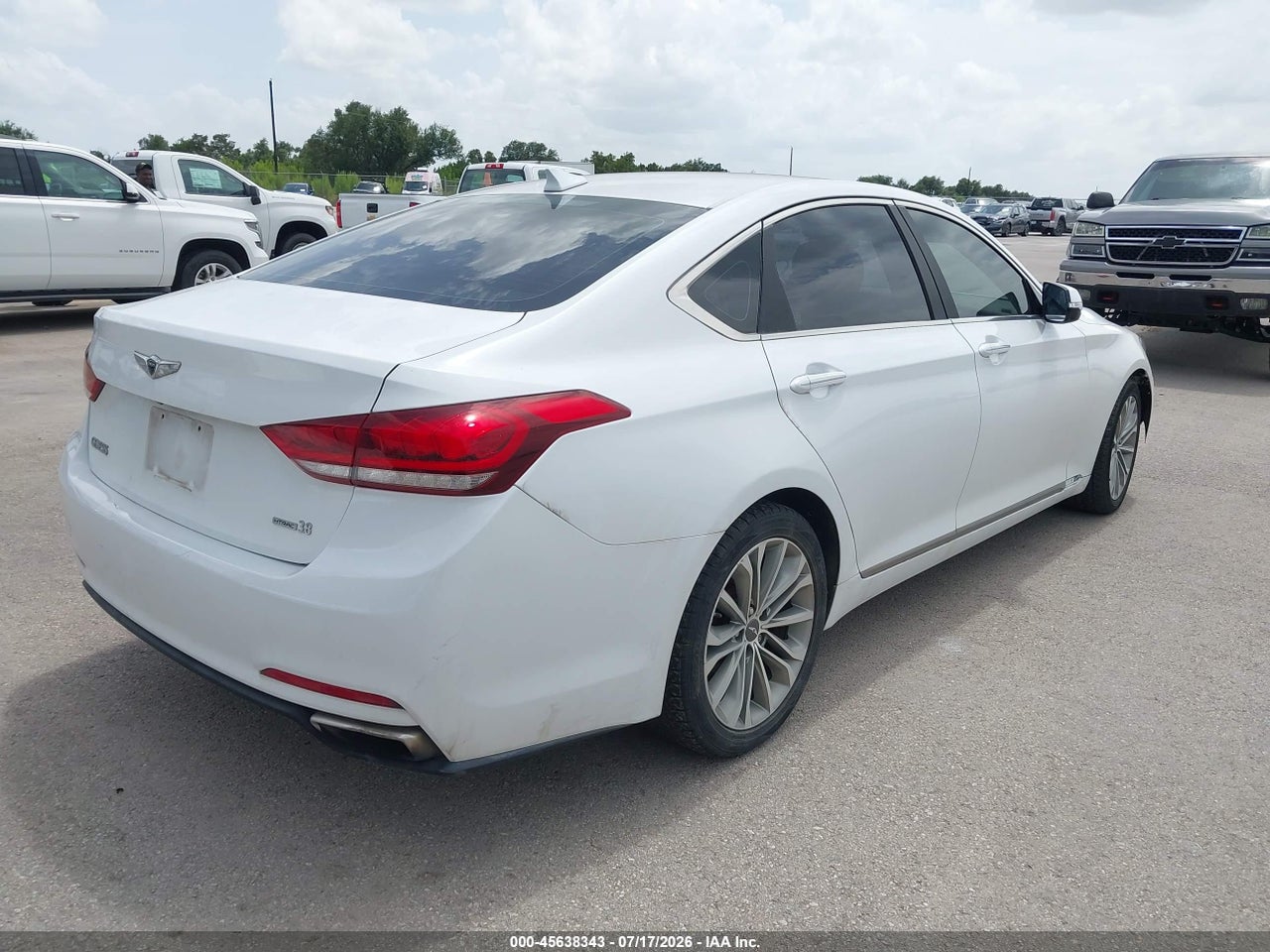 2015 HYUNDAI GENESIS 3.8 · 4/11