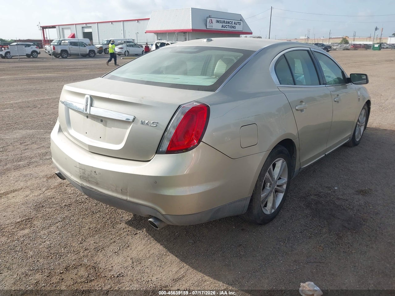2011 LINCOLN MKS · 4/11