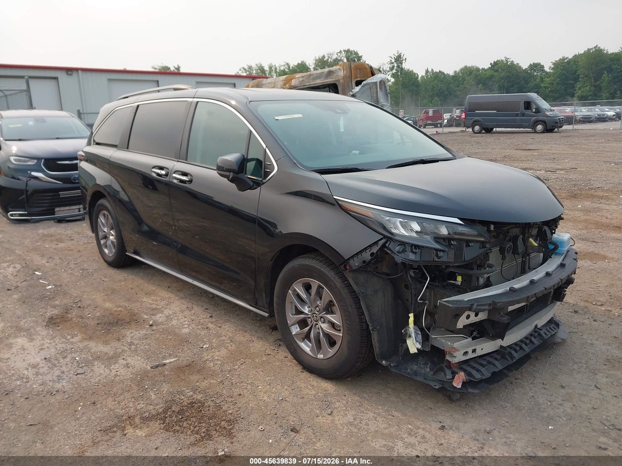 5TDYRKEC9RS****** · 2024 TOYOTA SIENNA XLE