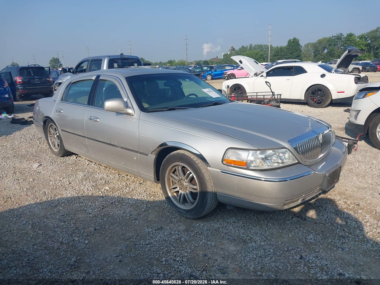 1LNHM83WX3Y****** · 2003 LINCOLN TOWN CAR CARTIER