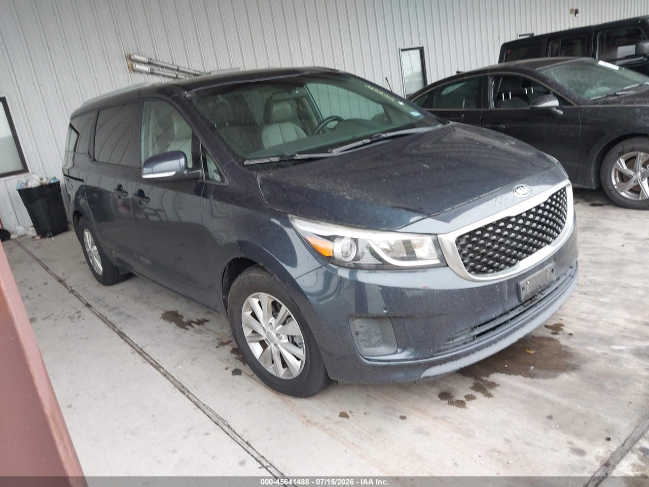 KNDMB5C11H6****** · 2017 KIA SEDONA LX