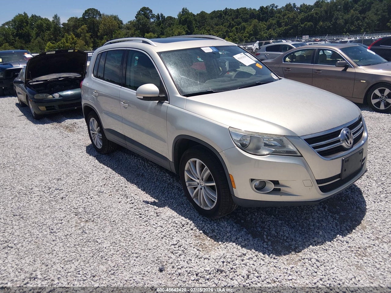 WVGAV7AX6BW****** · 2011 VOLKSWAGEN TIGUAN SE