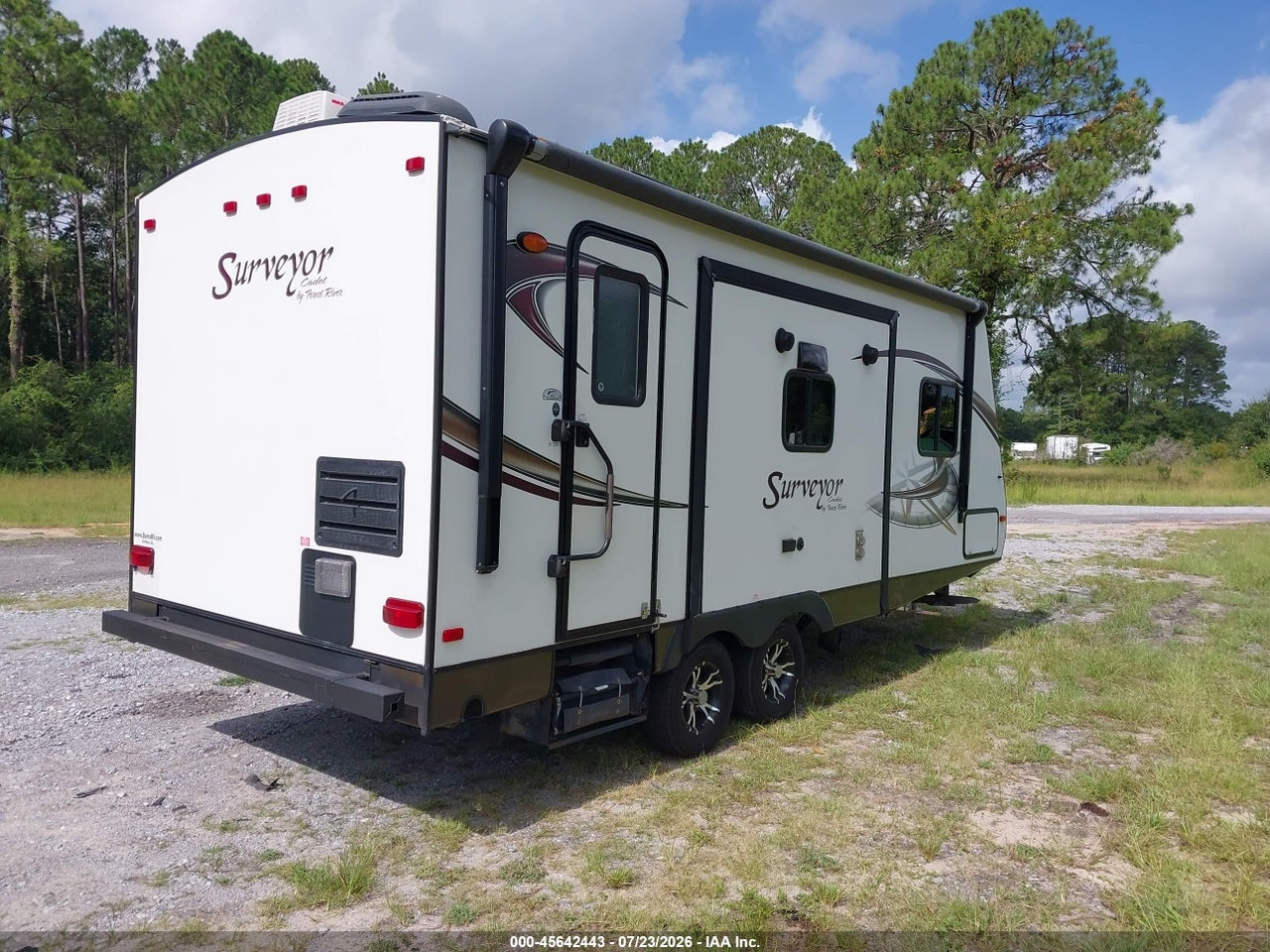 2014 FOREST RIVER SURVEYOR   · 4/10