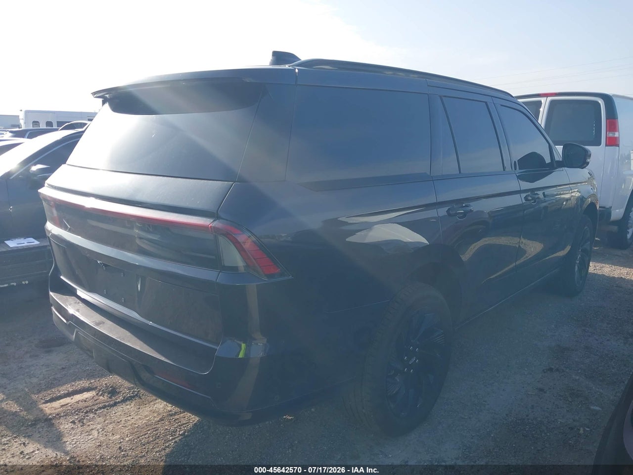 2025 LINCOLN NAVIGATOR RESERVE · 4/11