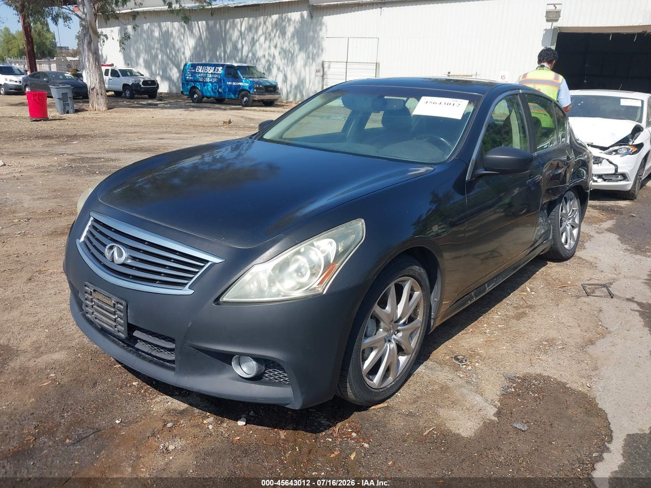 2012 INFINITI G37 JOURNEY · 2/11