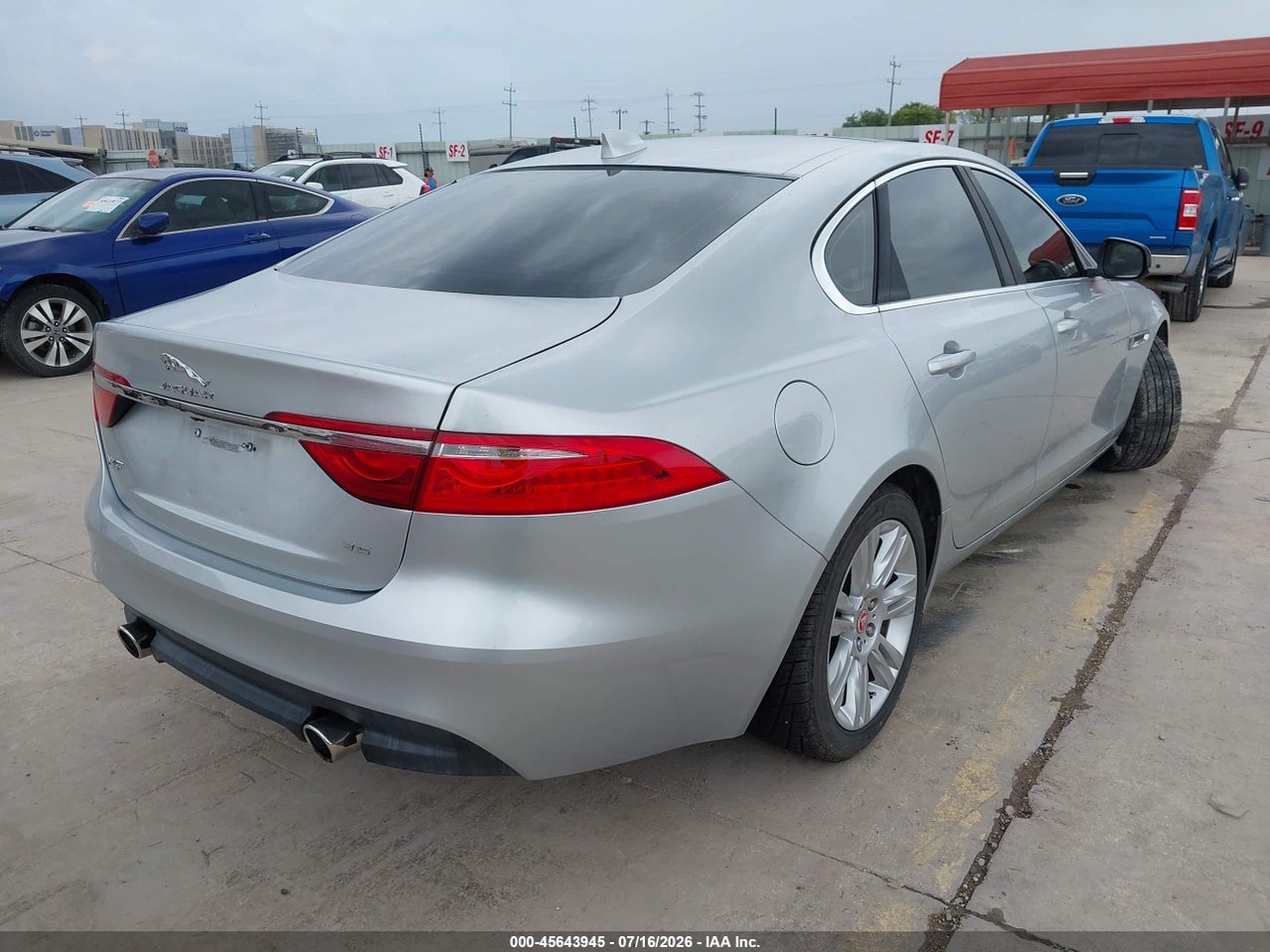 2017 JAGUAR XF 35T PREMIUM · 4/11
