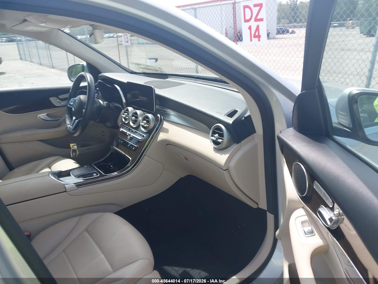 2020 MERCEDES-BENZ GLC 300   · 5/11