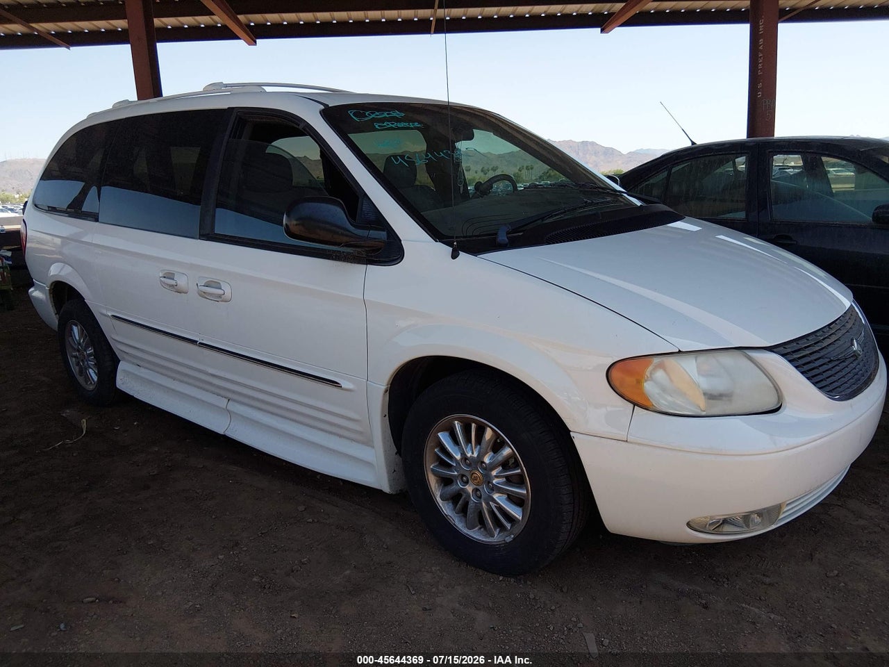 2C8GP64L52R****** · 2002 CHRYSLER TOWN &amp; COUNTRY LIMITED