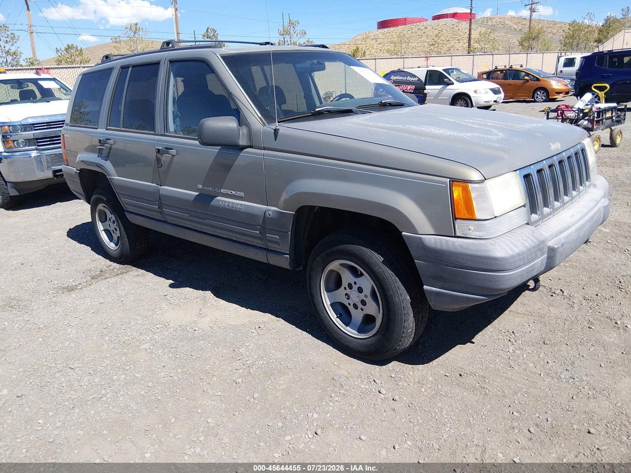 1J4GZ58S6WC****** · 1998 JEEP GRAND CHEROKEE LAREDO/TSI