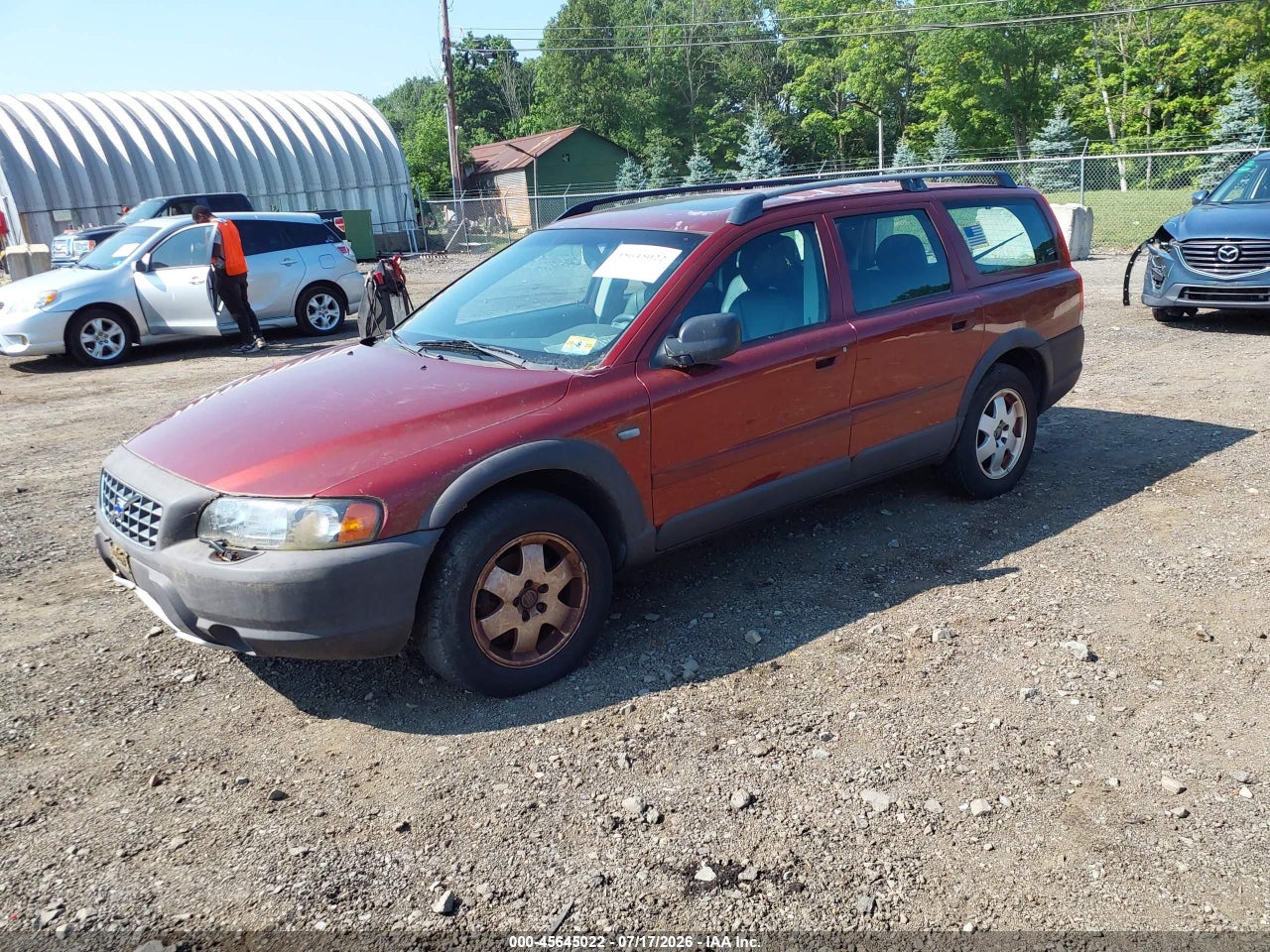 2001 VOLVO V70 XC · 2/11