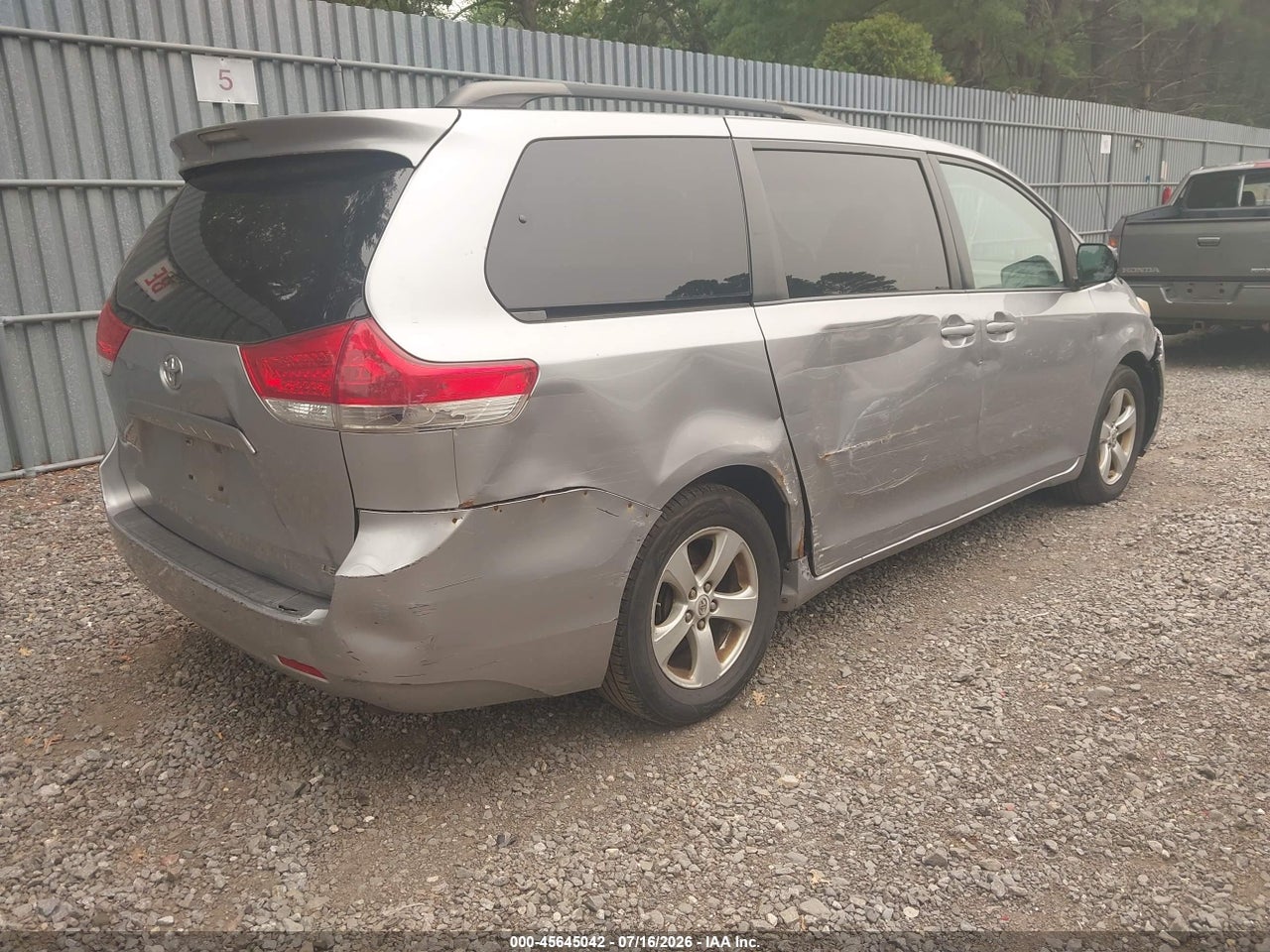 2012 TOYOTA SIENNA LE V6 8 PASSENGER · 4/11
