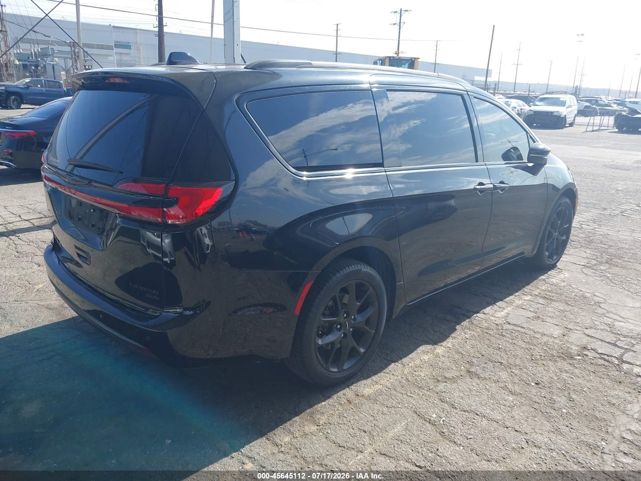 2023 CHRYSLER PACIFICA LIMITED AWD · 4/11