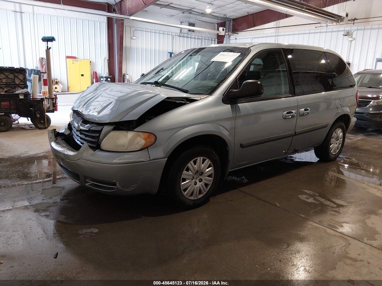 2006 CHRYSLER TOWN &amp; COUNTRY · 2/11