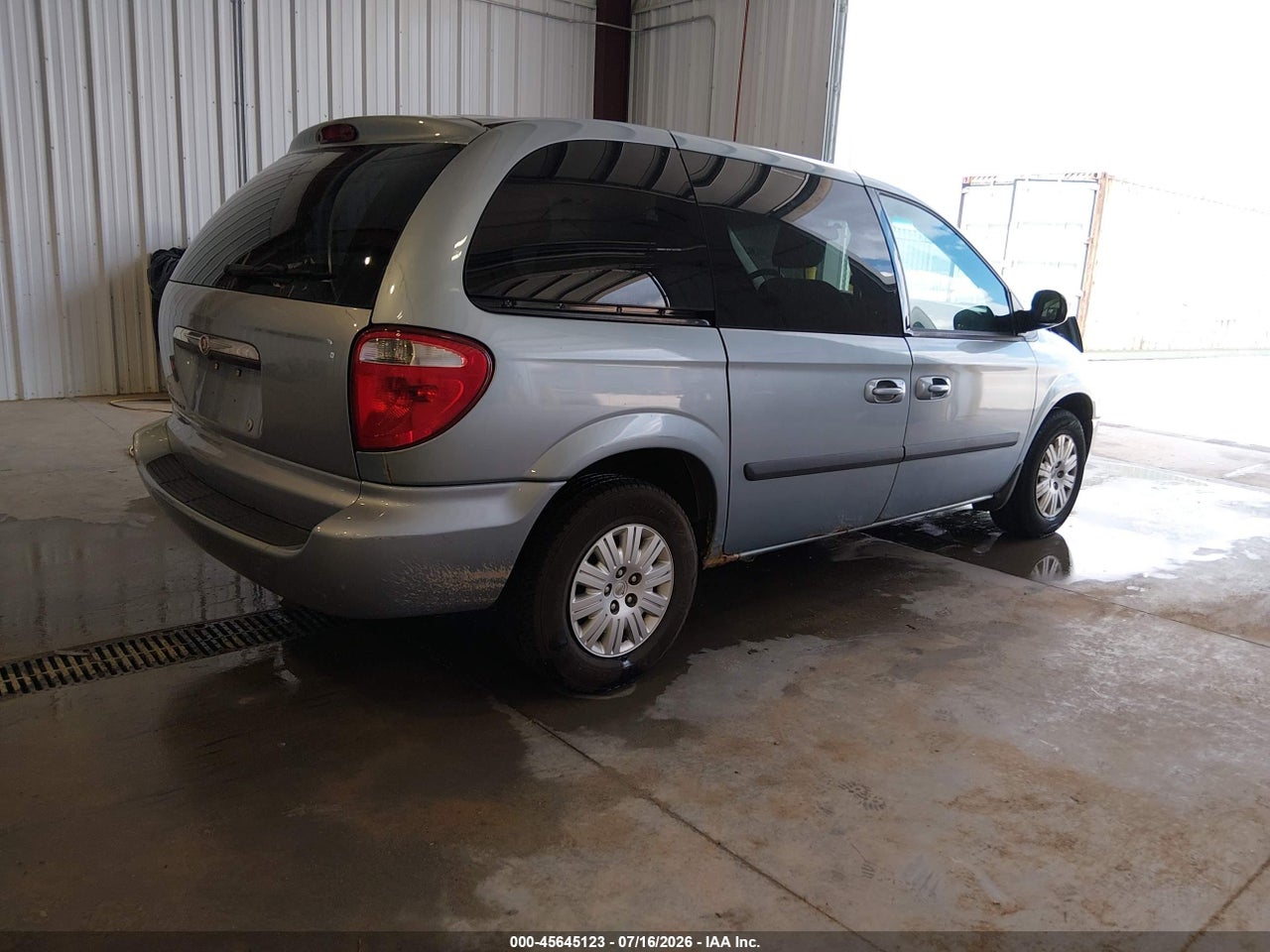 2006 CHRYSLER TOWN &amp; COUNTRY · 4/11