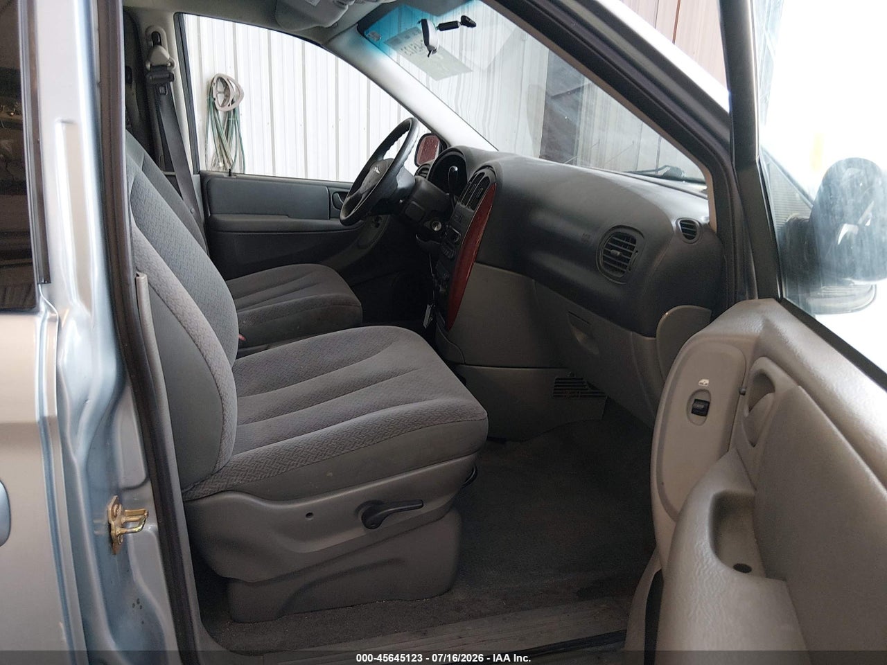 2006 CHRYSLER TOWN &amp; COUNTRY · 5/11