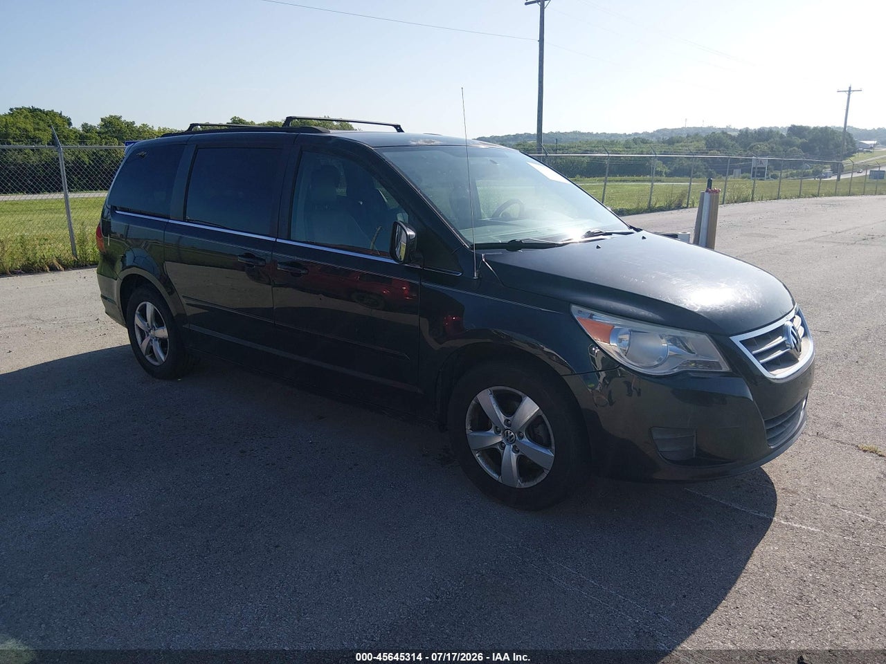 2V4RW3DG0BR****** · 2011 VOLKSWAGEN ROUTAN SE