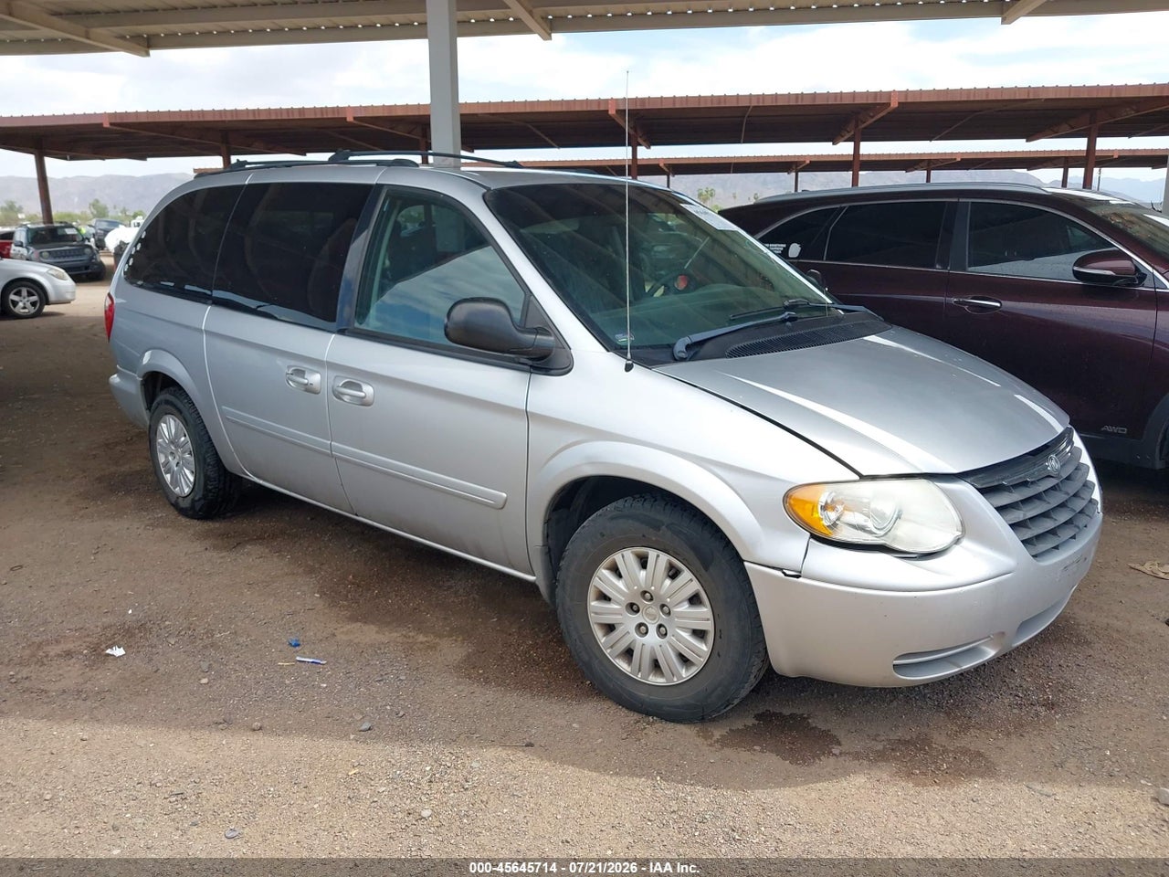 2C4GP44R95R****** · 2005 CHRYSLER TOWN &amp; COUNTRY LX