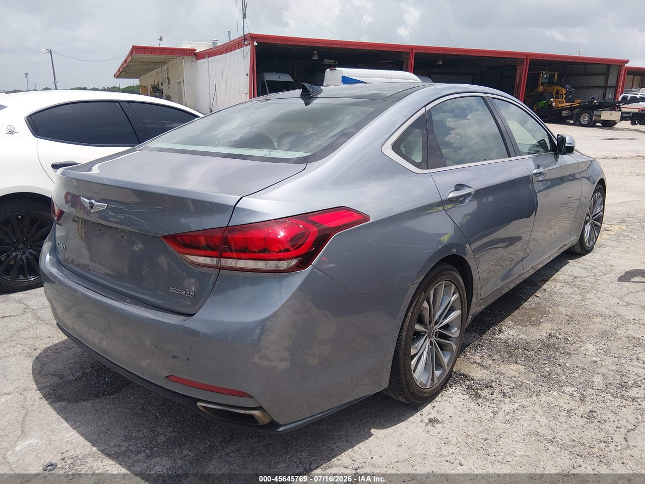 2015 HYUNDAI GENESIS 3.8 · 4/11
