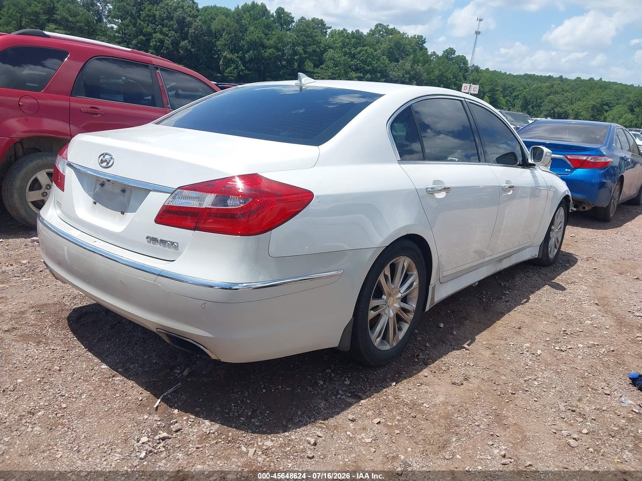 2013 HYUNDAI GENESIS 3.8 · 4/11