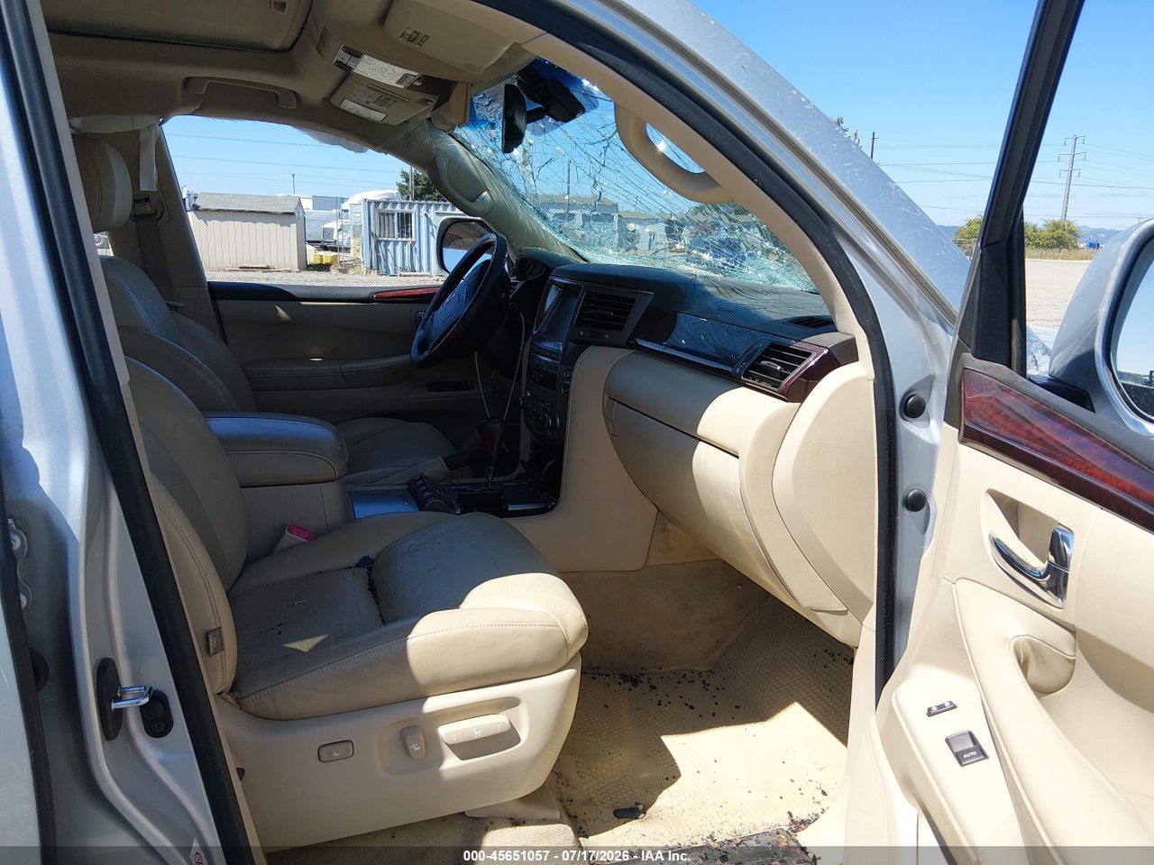 2011 LEXUS LX 570   · 5/11