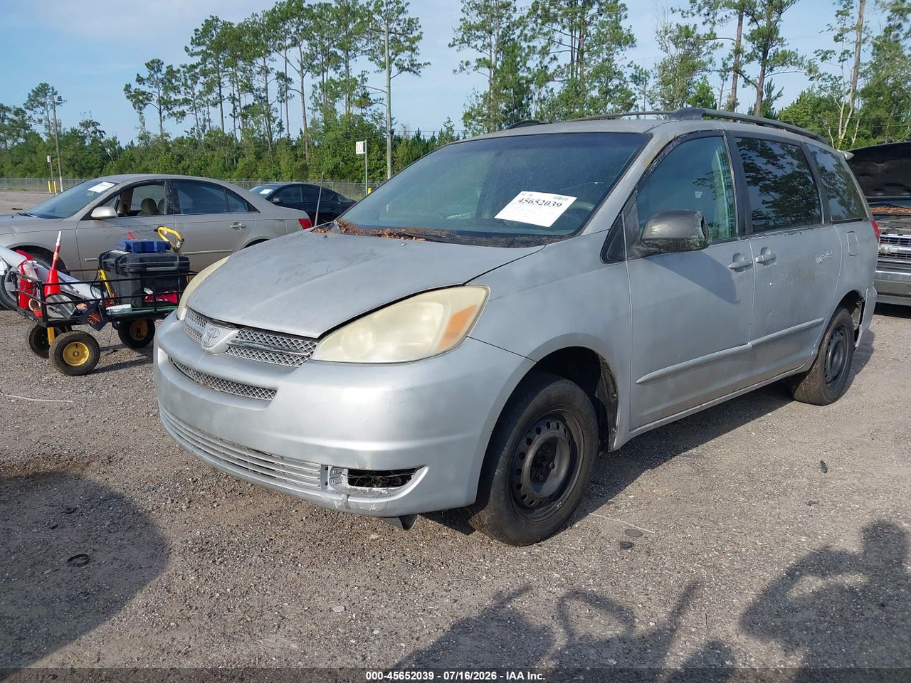 2004 TOYOTA SIENNA LE · 2/11
