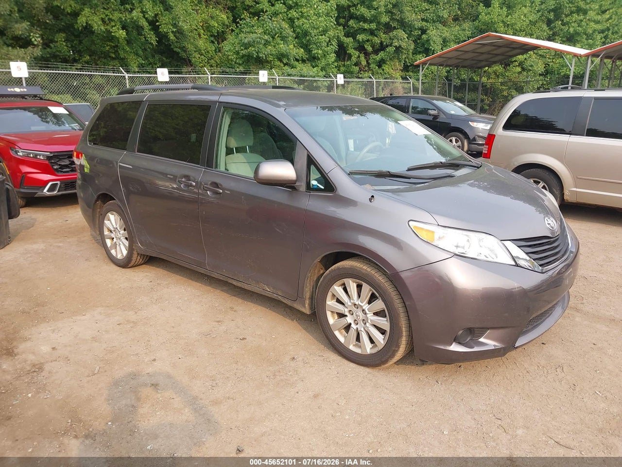 5TDJK3DCXBS****** · 2011 TOYOTA SIENNA LE
