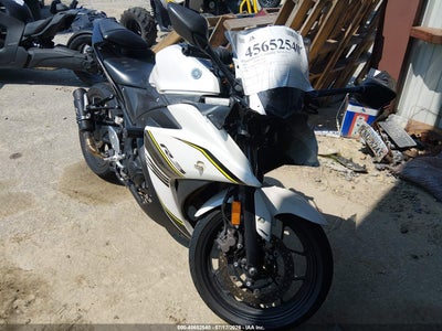 2017 YAMAHA YZFR3 A