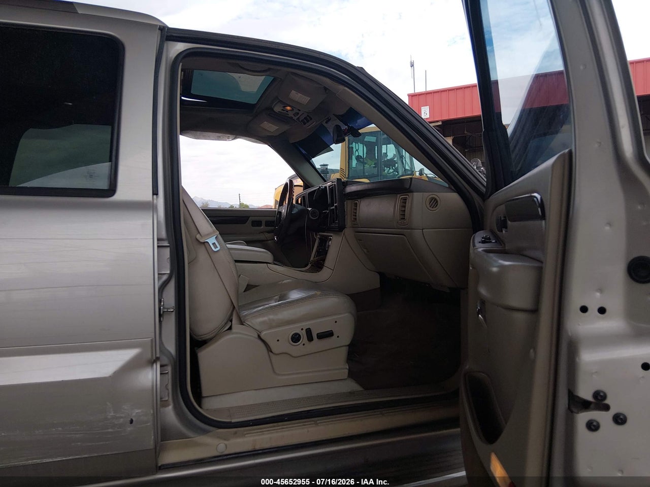 2004 CADILLAC ESCALADE STANDARD · 5/11