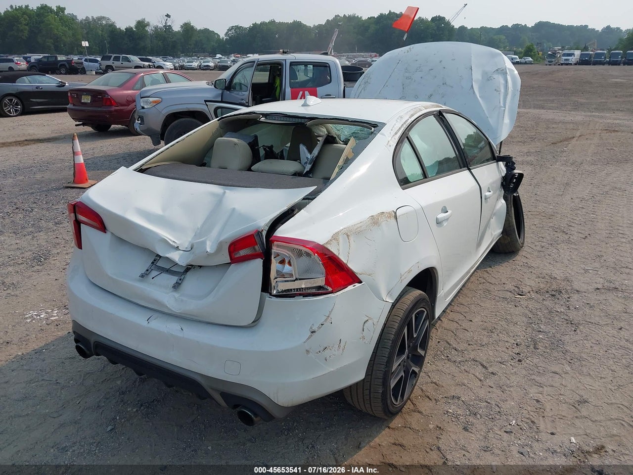 2017 VOLVO S60 T5 DYNAMIC · 6/11