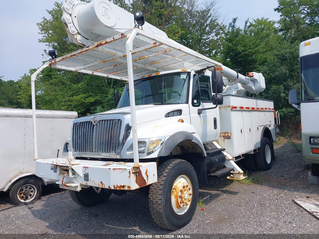 2004 INTERNATIONAL 7000 7400 · 2/4