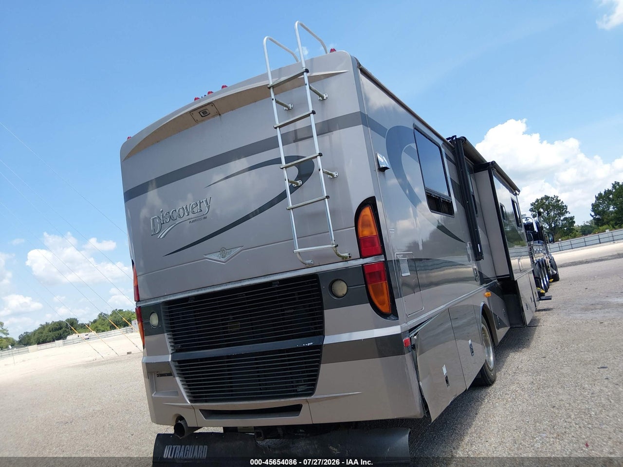 2004 FREIGHTLINER CHASSIS X LINE MOTOR HOME · 4/11