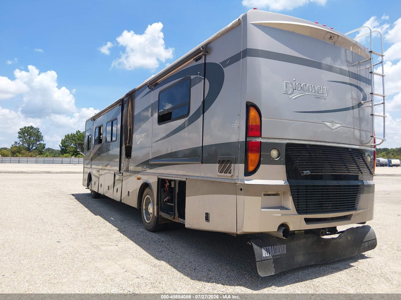 2004 FREIGHTLINER CHASSIS X LINE MOTOR HOME · 3/11