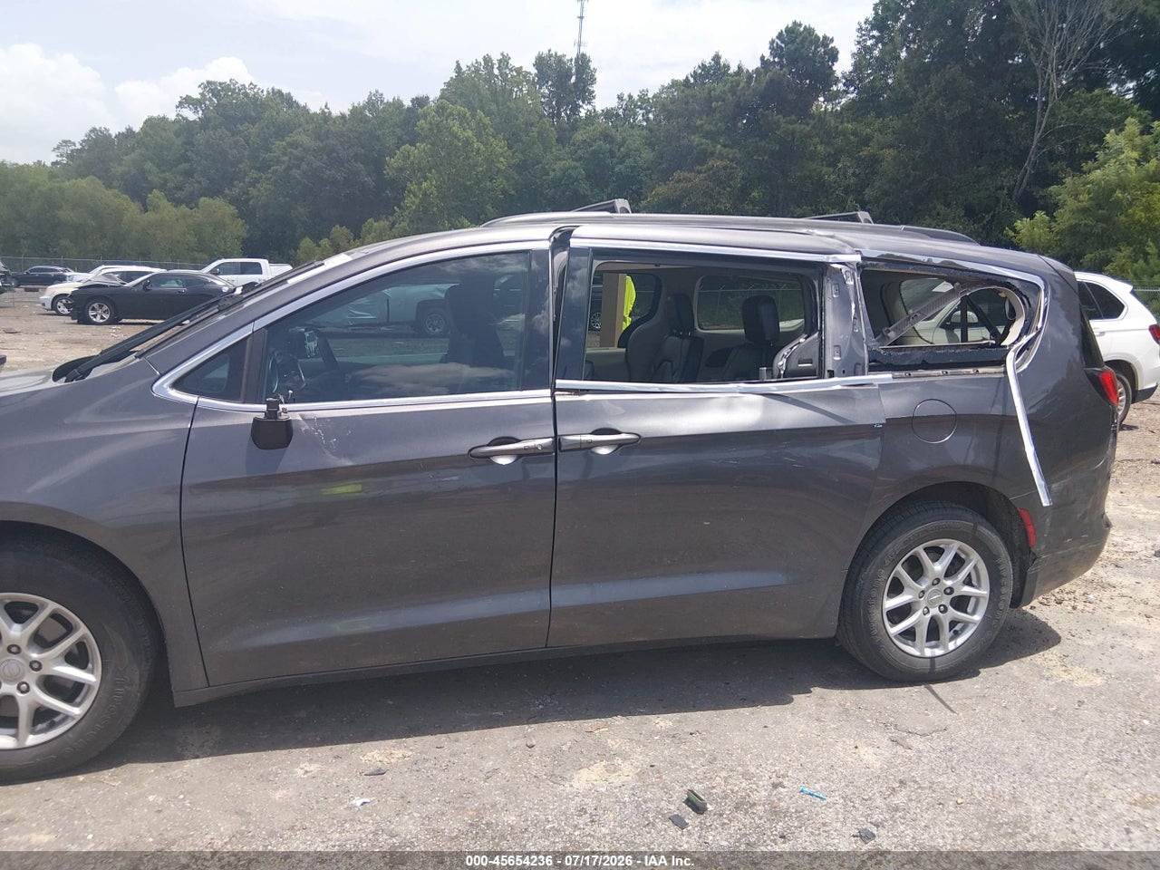 2020 CHRYSLER VOYAGER LXI · 6/11