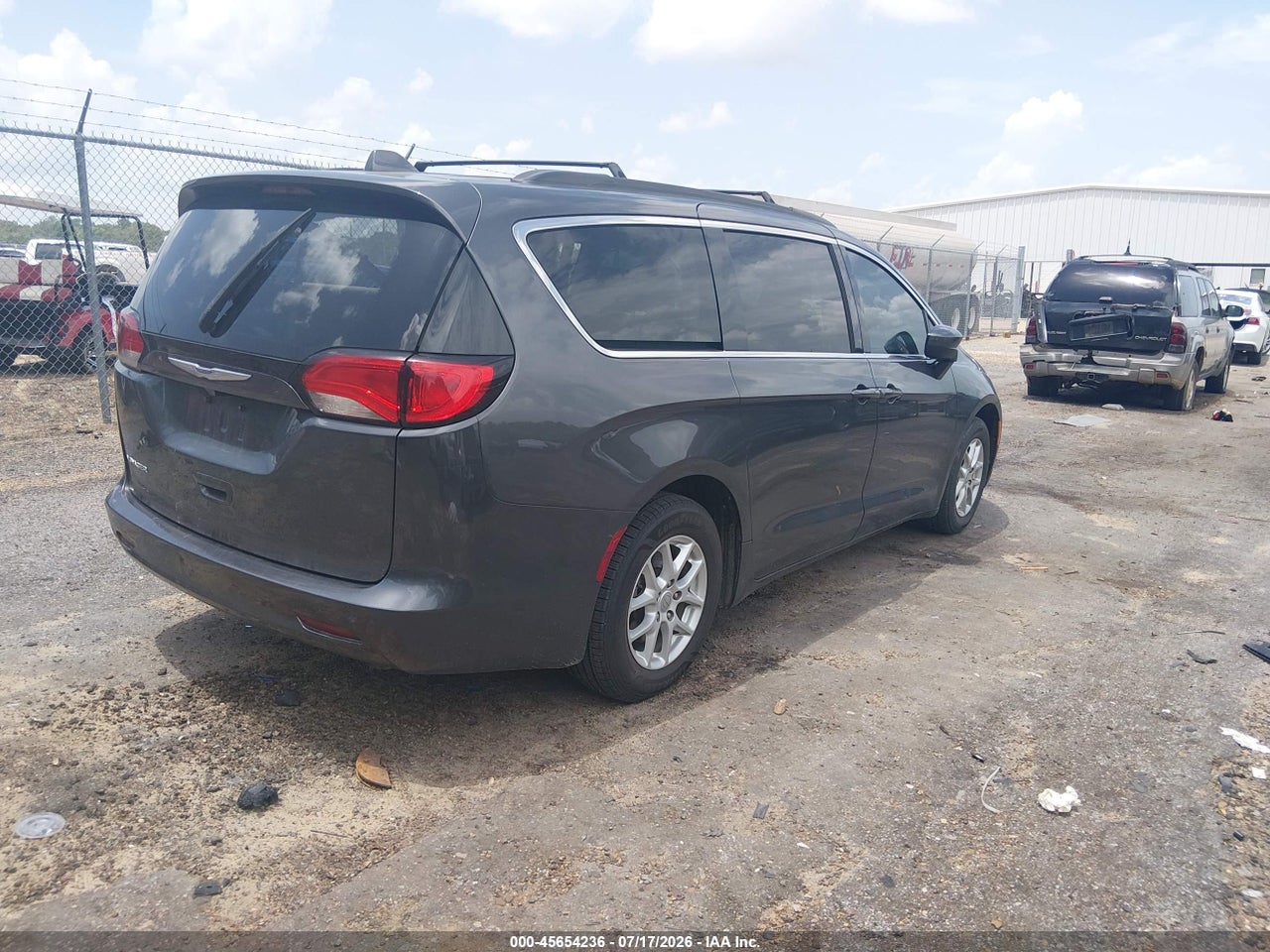 2020 CHRYSLER VOYAGER LXI · 4/11