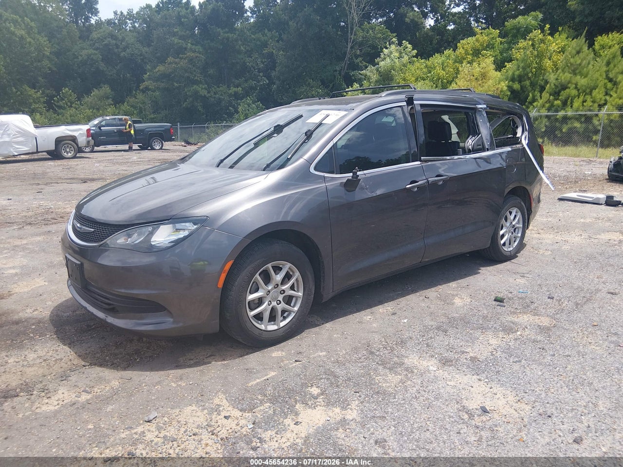 2020 CHRYSLER VOYAGER LXI · 2/11