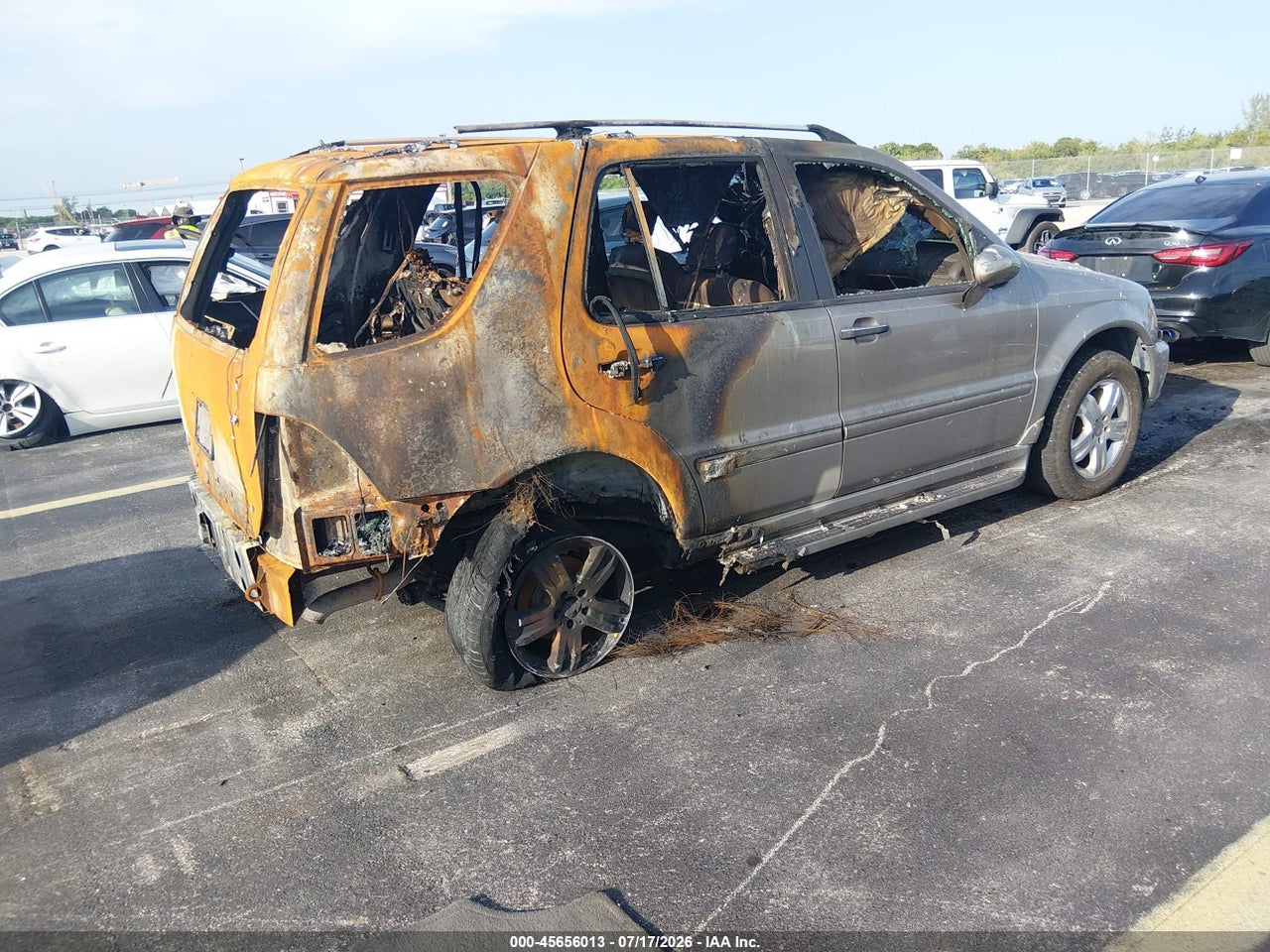 2005 MERCEDES-BENZ ML 350 4MATIC · 4/10