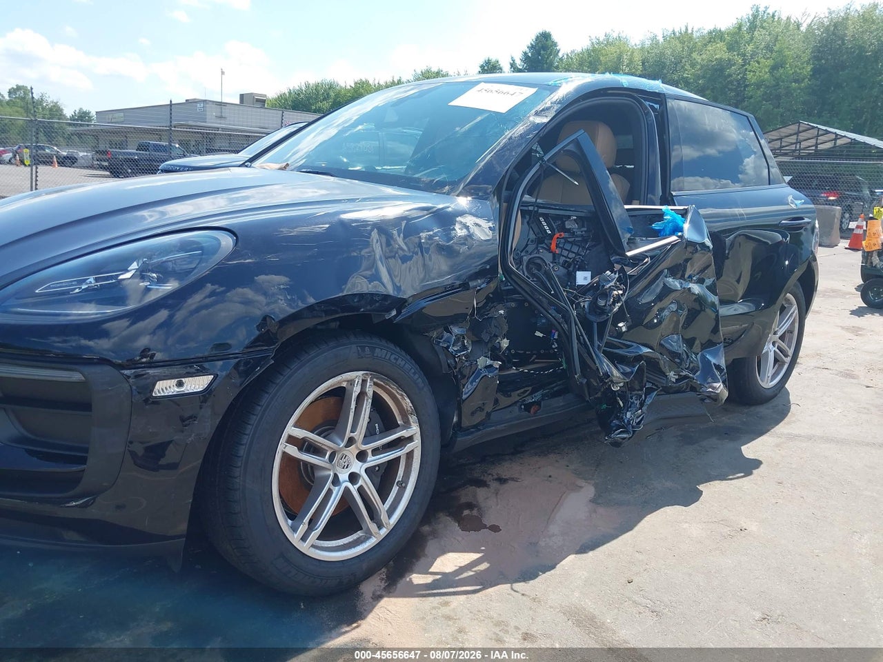 2026 PORSCHE MACAN T · 6/11